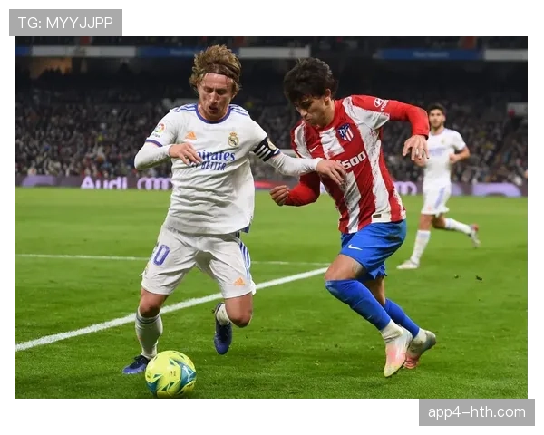 终场哨响,36岁的莫德里奇坐在伯纳乌草皮上久久未起 终场哨响,36岁的莫德里奇坐在伯纳乌草皮上久久未起